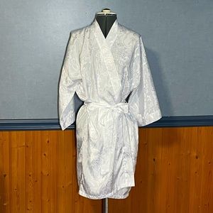🔥3 for $15 Sale- EUC- white jacquard robe
